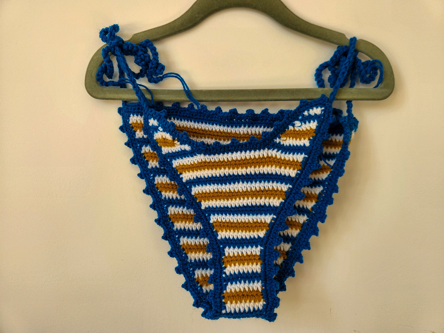 Half-moon bikini