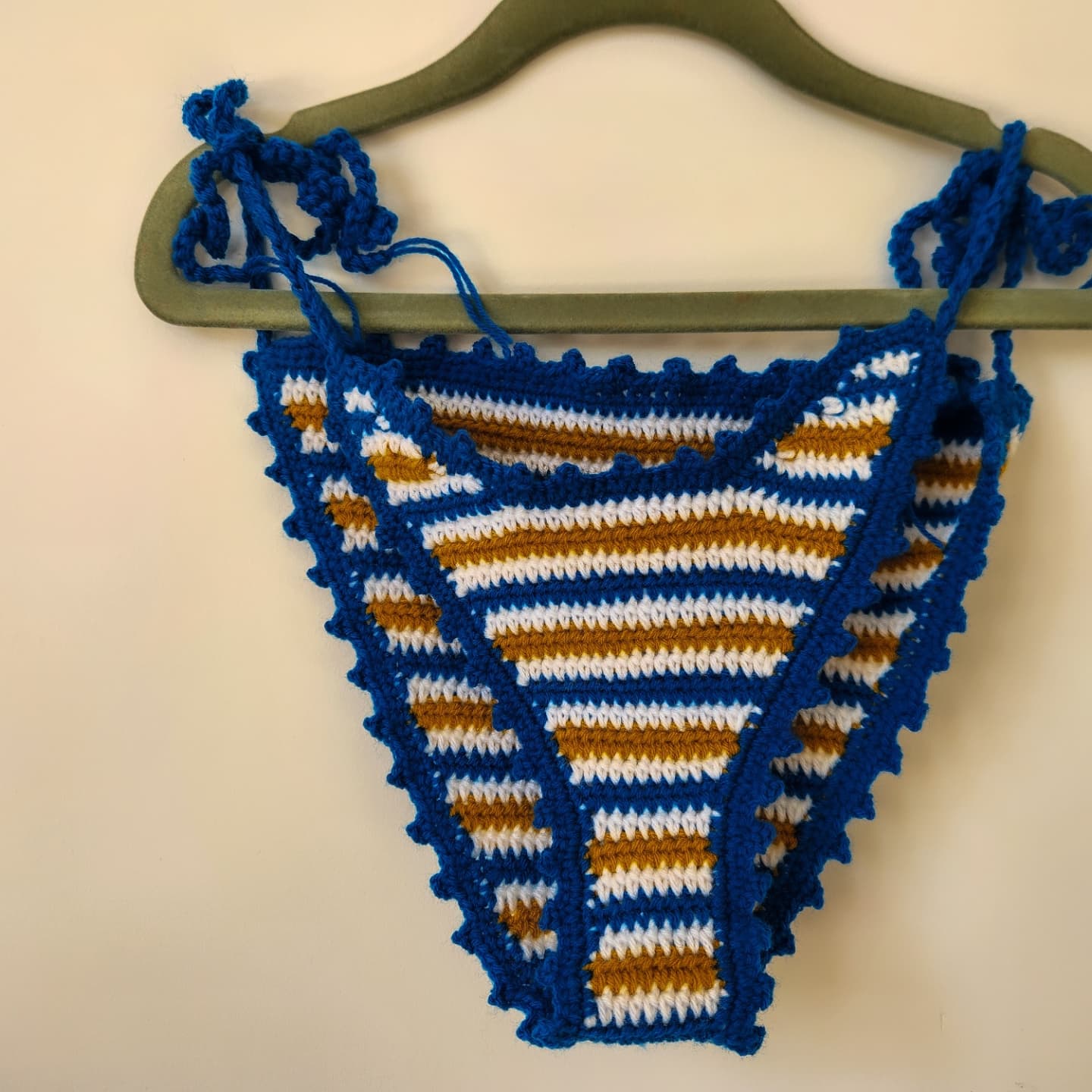 Half-moon bikini